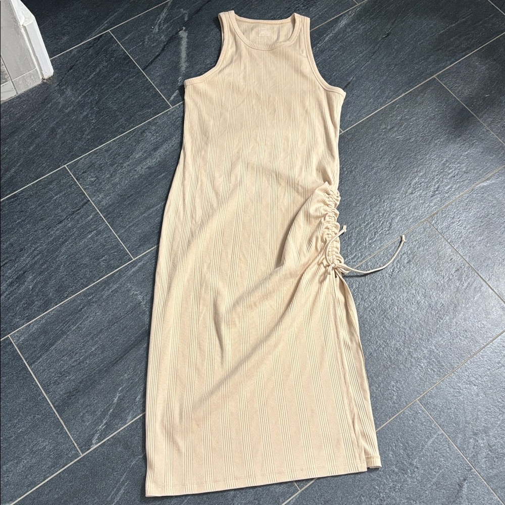 Peachy Beige Ribbed midi dress - Picture 3 of 4